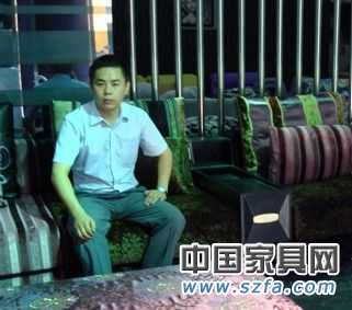 美木黃金家私營(yíng)銷(xiāo)總監(jiān) 韓波 美木黃金家私營(yíng)銷(xiāo)總監(jiān) 韓波